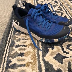 Boys Under Armour Size 7 Shoes